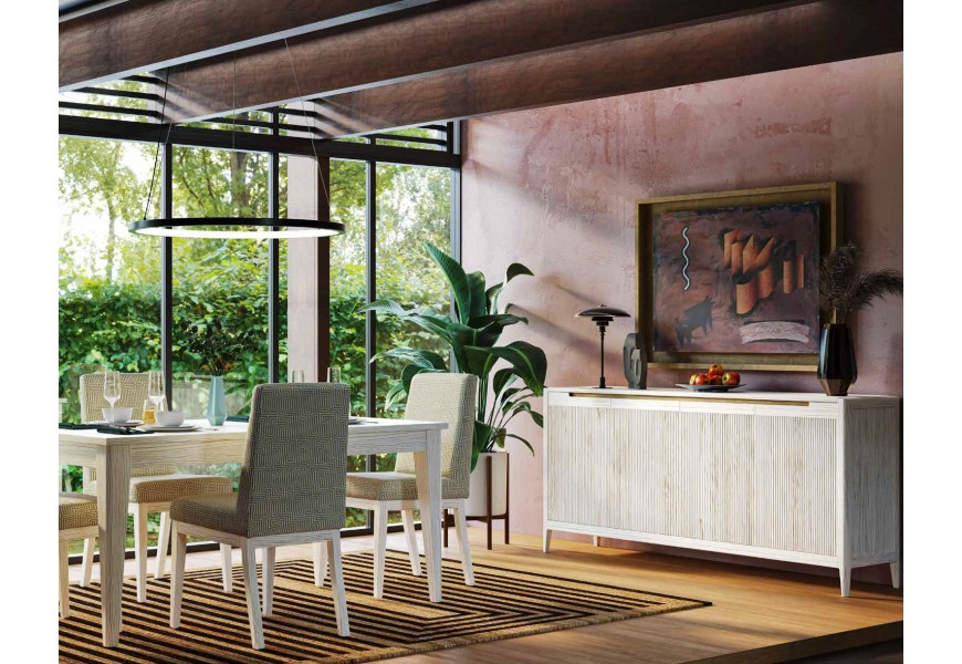 Luxusní art deco masivní sestava nábytku do jídelny Tallin ve světlém krémovém provedení se čtyřdveřovým příborníkem s žebrovaným reliéfem s obdélníkovým rozkládacím stolem a čalouněnými židlemi