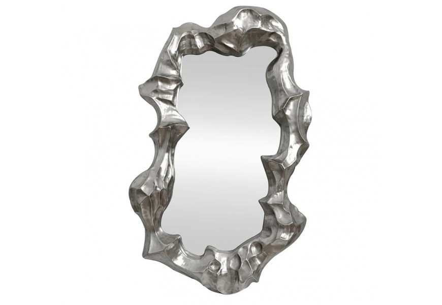 Designov&eacute; art deco n&aacute;stěnn&eacute; zrcadlo Inger s atypick&yacute;m trojrozměrn&yacute;m r&aacute;mem ve stř&iacute;brn&eacute; barvě 150 cm
