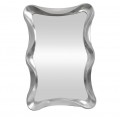 Stylov&eacute; glamour stř&iacute;brn&eacute; n&aacute;stěnn&eacute; zrcadlo Yraj se zvlněn&yacute;m r&aacute;mem 120 cm