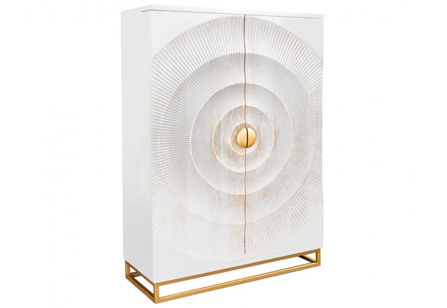 Glamour obdélníková dvoudveřová barová skříň Cumbria v bílé barvě se zlatými detaily s kovovými kulatými úchyty a kovovou konstrukcí z masivního mangového dřeva