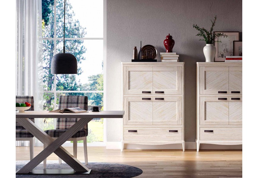 Luxusní moderní venkovská jídelní sestava nábytku Quebec z masivního dřeva s obdélníkovým stolem s překříženýma nohama s vysokými příborníky a vyřezávanou lištou a čalouněnými jídelními židlemi