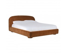 Retro manželsk&aacute; postel Kimi s čalouněn&yacute;m čelem a r&aacute;mem se semi&scaron;ov&yacute;m potahem v hněd&eacute; barvě s n&iacute;zk&yacute;mi nožičkami