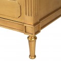 Luxusn&iacute; glamour nočn&iacute; stolek Dimitria ve zlat&eacute; barvě z mahagonov&eacute;ho dřeva a s dr&aacute;žkov&aacute;n&iacute;m se třemi z&aacute;suvkami