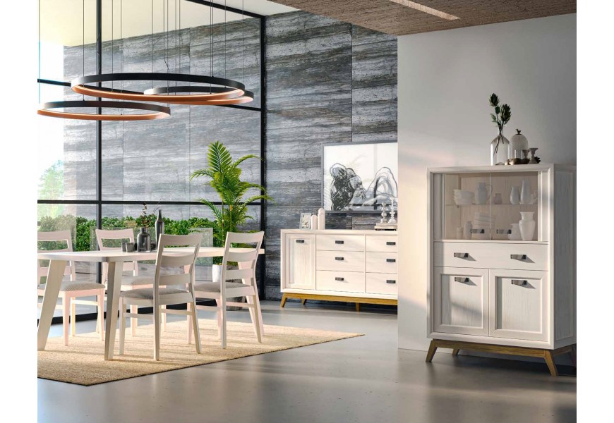 Luxusní moderní art deco sestava masivního jídelního nábytku Rodas v bílém provedení s příborníkem a vitrínou se šikmými nožičkami s obdélníkovým jídelním stolem a jídelními židlemi s opěrkou z horizontálních latí