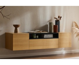 Modern&iacute; obd&eacute;ln&iacute;kov&yacute; hněd&yacute; n&aacute;stěnn&yacute; dubov&yacute; TV stolek Attica se dvěma dv&iacute;řky a &scaron;upl&iacute;kem s polic&iacute; v čern&eacute; barvě 160 cm