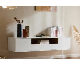 Skandin&aacute;vsk&yacute; televizn&iacute; stolek Attica v b&iacute;l&eacute; barvě ze dřeva v obd&eacute;ln&iacute;kov&eacute;m tvaru se dvěma dv&iacute;řky a z&aacute;suvkou s polic&iacute;