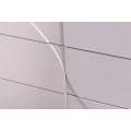 Designov&aacute; art deco b&iacute;l&aacute; komoda Savonia s mramorovou deskou a &scaron;esti &scaron;upl&iacute;ky s minimalistick&yacute;m reli&eacute;fem vlny 150 cm