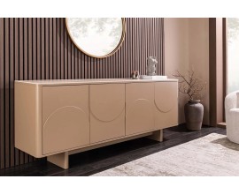 Art deco geometrick&yacute; př&iacute;born&iacute;k Savonia v hněd&eacute; barvě v obd&eacute;ln&iacute;kov&eacute;m tvaru se čtyřmi dv&iacute;řky s vlnkov&yacute;mi reli&eacute;fy a vrchn&iacute; travertinovou deskou z keramiky