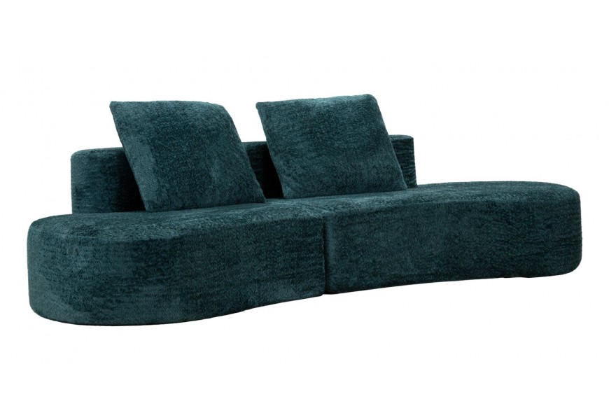 Moderní art deco čalouněná čtyřmístná sedačka Lilio v tmavě modré barvě bez nožiček v zaobleném organickém tvaru se semišovým potahem bez bočních opěrek