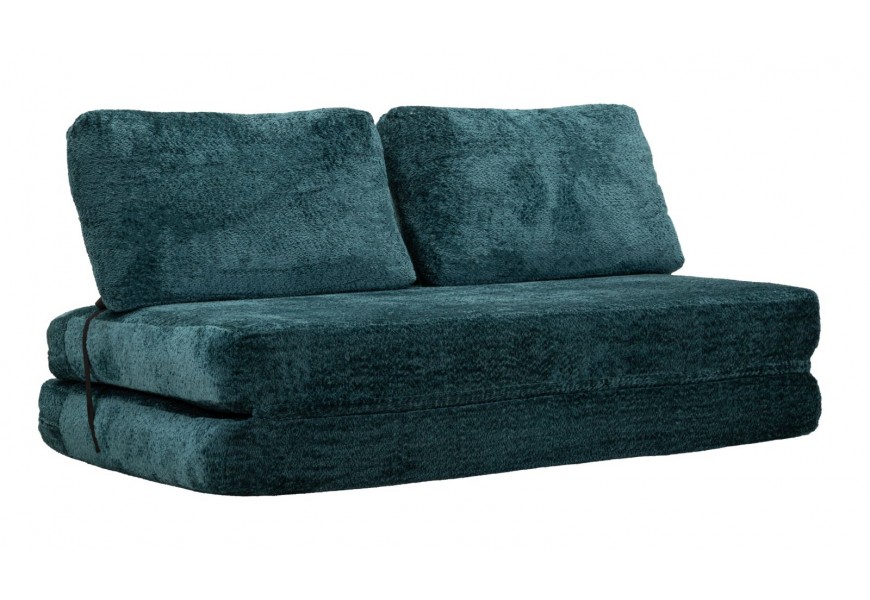 Designová moderní skandinávská sedačka Raffai s plyšovým potahem se středně dlouhým vlasem v tmavé tyrkysové barvě s rozkládací matrací a dvěma polštáři