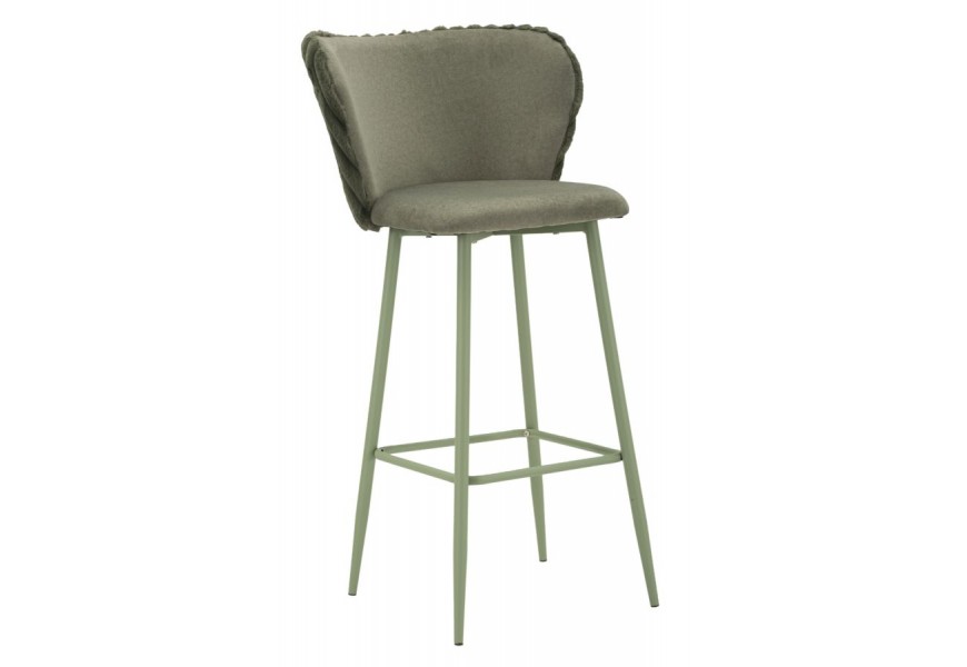 Moderní designová zelená barová židle Denali s kovovými nožičkami s opěrkou na nohy a širokou zádovou opěrkou s hladkým vnitřním potahem a vertikálním prošívaným potahem z vnější strany