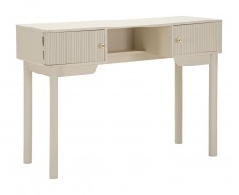 Art deco b&eacute;žov&yacute; obd&eacute;ln&iacute;kov&yacute; toaletn&iacute; stolek Shelly s &uacute;ložn&yacute;m prostorem se dvěma jednodveřov&yacute;mi skř&iacute;ňkami s kulat&yacute;m zlat&yacute;m &uacute;chytem na stran&aacute;ch a jednou otevřenou polic&iacute; ve středu s dr&aacute;žkovan&yacute;m reli&eacute;fem