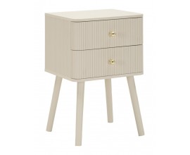 Art deco b&eacute;žov&yacute; nočn&iacute; stolek Shelly s obd&eacute;ln&iacute;kovou vrchn&iacute; deskou a dvěma z&aacute;suvkami se zlat&yacute;mi &uacute;chyty s dr&aacute;žkovan&yacute;m reli&eacute;fem a &scaron;ikm&yacute;mi &scaron;t&iacute;hl&yacute;mi nožičkami