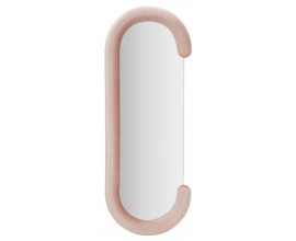 Moderní designové nástěnné oválné zrcadlo Roza se sametovým rámem ve tvaru C ve světle růžové barvě 160 cm