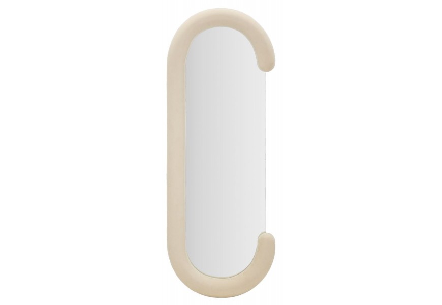 Designové moderní zrcadlo Roza s oválným rámem ve tvaru C jednou volnou stranou s potahem ze sametu ve světlé krémově béžové barvě