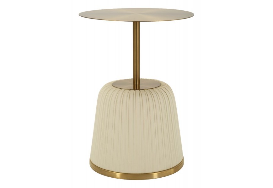 Designový art deco kovový zlatý příruční stolek Giselle s kulatou vrchní deskou na štíhlé válcovité noze ukončené mohutnou podstavou s potahem z ekokůže v béžové barvě se skládaným designem