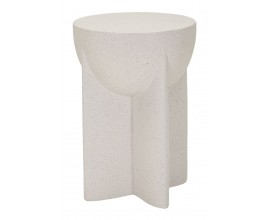 Modern&iacute; designov&yacute; kameninov&yacute; pr&iacute;ručn&iacute; stolek Carlos s betonov&yacute;m vzhledem v &scaron;ed&eacute; barvě s čern&yacute;mi zrny s kulatou vrchn&iacute; deskou s kulatou spodn&iacute; č&aacute;st&iacute; na čtyřech kolmo překř&iacute;žen&yacute;ch pln&yacute;ch nohou