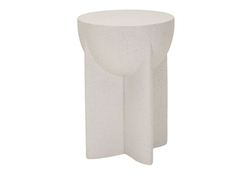 Moderní designový kameninový príruční stolek Carlos s betonovým vzhledem v šedé barvě s černými zrny s kulatou vrchní deskou s kulatou spodní částí na čtyřech kolmo překřížených plných nohou