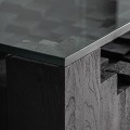 Luxusn&iacute; art deco masivn&iacute; čtvercov&yacute; konferenčn&iacute; stolek Cubia Nera z mangov&eacute;ho čern&eacute;ho dřeva se skleněnou deskou 98 cm