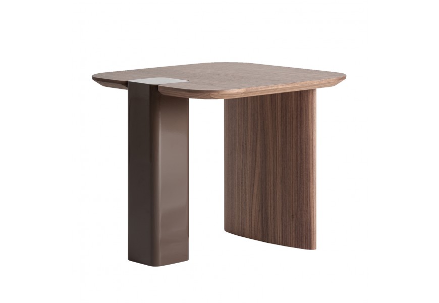 Luxusní designový příruční stolek Kirian ve čtvercovém tvaru s dubovou dýhou a oblými rohy se dvěma nožičkami ve čtvercovém a oválném tvaru