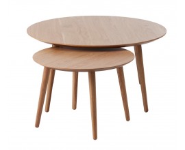 Modern&iacute; masivn&iacute; set dvou konferenčn&iacute;ch stolků Karena v kulat&eacute;m tvaru v hněd&eacute; barvě s dubovou d&yacute;hou s vyosen&yacute;mi nožičkami