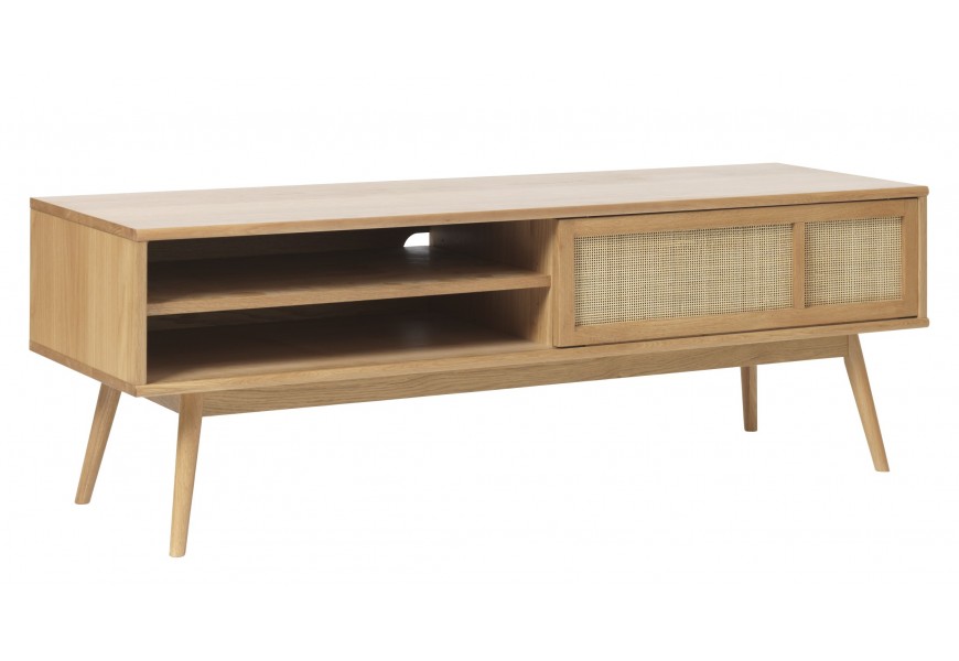 Designový retro televizní stolek Aarhus s úložným prostorem se třemi policemi s dvojitými posuvnými dvířky s ratanovým výpletem se šikmýma nohama z dubového dřeva ve světle hnědé barvě