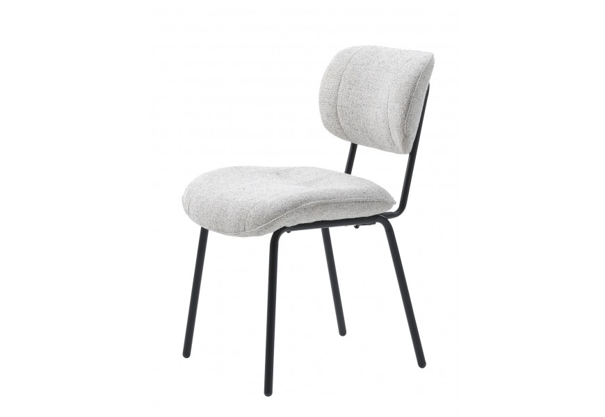 Designová industriální jídelní židle Hruna s kovovým rámem v matném černém provedení a zaobleným sedátkem a zádovou opěrkou s čalouněním a potahem z buklé v melírované bílošedé barvě