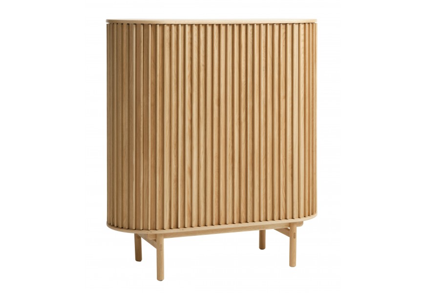 Luxusní retro barová skříňka Roskilde z dubového dřeva v hnědé barvě v oválném tvaru s vroubkovaným posuvným korpusem se dvěma policemi a šuplíkem