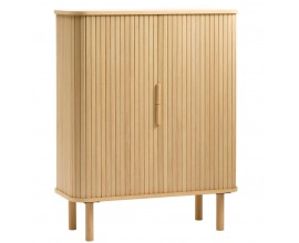 Skandin&aacute;vsk&aacute; barov&aacute; skř&iacute;ňka Elbe s posuvn&yacute;mi lamelov&yacute;mi dv&iacute;řky a třemi policemi ve světl&eacute;m hněd&eacute;m dubov&eacute;m proveden&iacute; 113 cm