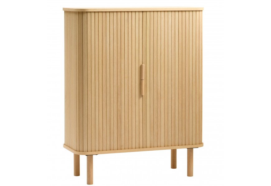 Designová retro barová skříňka Elbe z dýhovaného dubového dřeva ve světle hnědé barvě na nožičkách se zaoblenými rohy a posuvnými dvířky s vertikálním žebrováním