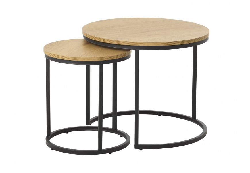 Designová industriální sada dvou konferenčních stolků s kulatými melaminovými deskami se světlým hnědým dubovým dekorem s podstavami z kovu v černé barvě s možností zasunutí