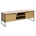 Industriální designový televizní stolek Holstebro s obdélníkovou vrchní deskou se dvěma dvířky na stranách a dvěma policemi uprostřed s kovovým rámem v černé barvě a dýhou ve světle hnědé dubové barvě