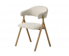 Designová skandinávská jídelní židle Alia se světlým dubovým hnědým rámem a čalouněním v bílých a béžových tónech 58 cm