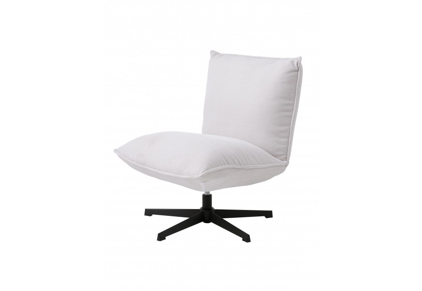 Skandinávské industriální čalouněné křeslo Nielsen s bílým žinylkovým potahem se sametovým leskem s černou kovovou nohou s pětiramennou základnou s minimalistickým designem bez bočních opěrek