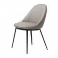 Designová kožená jídelní židle Gamla s kulatým sedátkem a zaoblenou opěrkou s potahem z ekokůže v taupu odstínu v hnědošedé barvě se štíhlými kovovými nožičkami v černé barvě