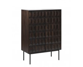 Designov&aacute; barov&aacute; skř&iacute;ňka Dopio z dubov&eacute;ho dřeva hněd&eacute; barvy s 3D reli&eacute;fn&iacute;m vzorem a &uacute;ložn&yacute;m prostorem s čern&yacute;ma nohama 130 cm