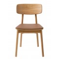 Skandin&aacute;vsk&aacute; hněd&aacute; j&iacute;deln&iacute; židle Vimo se světl&yacute;m masivn&iacute;m dubov&yacute;m r&aacute;mem a kožen&yacute;m čalouněn&yacute;m sedadlem 46 cm