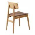 Skandin&aacute;vsk&aacute; hněd&aacute; j&iacute;deln&iacute; židle Vimo se světl&yacute;m masivn&iacute;m dubov&yacute;m r&aacute;mem a kožen&yacute;m čalouněn&yacute;m sedadlem 46 cm