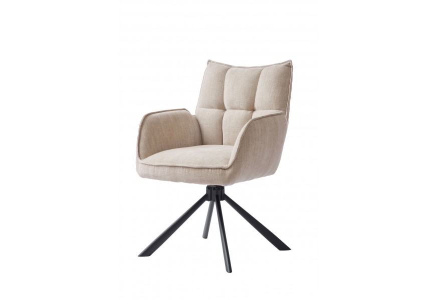 Moderní skandinávská krémová jídelní židle v odstínu lnu s otočnou sedací částí s žinylkovým potahem s prošíváním s obdélníkovým vzorem na opěrce s bočními opěrkami na ruce s podstavou z kovu v černé barvě se čtyřmi šikmými rameny