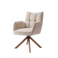 Moderní skandinávské jídelní křeslo Laerke s otočnou čalouněnou sedací částí s žinylkovým potahem v béžovém lněném odstínu s prošíváním s obdélníkovým vzorem s opěrkami na ruce s podstavou se čtyřmi šikmými nohami v přírodním hnědém dubovém provedení