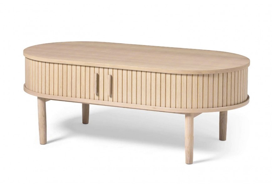 Retro světlý hnědý konferenční stolek Alborg v dubovém provedení s oválnou vrchní deskou a válcovitými nožičkami s úložným prostorem s posuvnými dvířky s vertikálním lamelovým designem