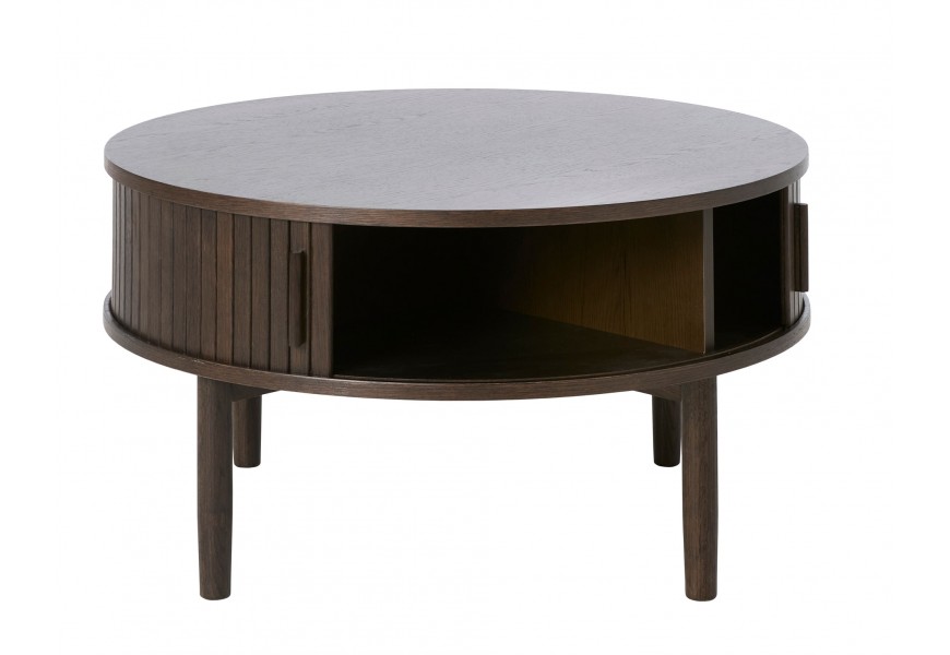 Skandinávský severský konferenční stolek Alborg s kulatou vrchní deskou a úložným prostorem s posuvnými dvířky s lamelovým designem se čtyřmi nohama v tmavém hnědém dubovém provedení