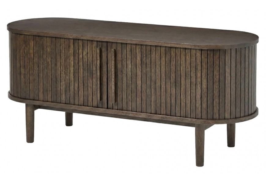 Skandinávský severský televizní stolek Alborg oválného tvaru se dvěma posuvnými dvířky s vertikálními lamelami se čtyřmi válcovitými nohama v tmavě hnědé barvě s přírodním dubovým vizuálem