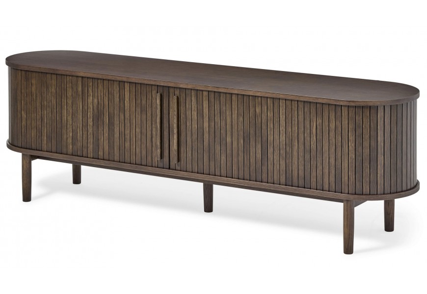 Skandinávský severský dvoudveřový televizní stolek Alborg s tmavě hnědé barvě s dubovým vzhledem s posuvnými dvířky s vertikálním lamelovým designem s pěti nožičkami a oválnou vrchní deskou