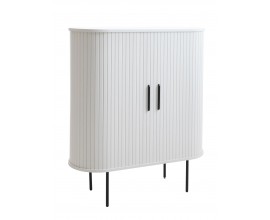 Retro b&iacute;l&aacute; ov&aacute;ln&aacute; barov&aacute; skř&iacute;ňka Bornholm s posuvn&yacute;mi dv&iacute;řky s vertik&aacute;ln&iacute;mi lamelami a čern&yacute;mi kovov&yacute;mi detaily 118 cm