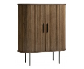 Skandin&aacute;vsk&aacute; ov&aacute;ln&aacute; barov&aacute; skř&iacute;ňka Bornholm v tmav&eacute;m hněd&eacute;m dubov&eacute;m proveden&iacute; s posuvn&yacute;mi lamelov&yacute;mi dv&iacute;řky 118 cm