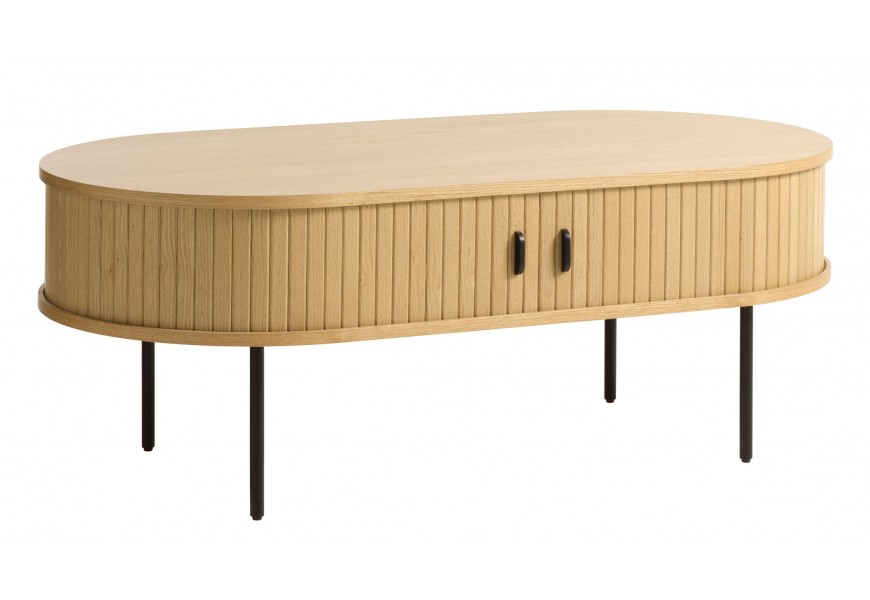 Retro industriální světlý hnědý dubový konferenční stolek Bornholm s oválnou vrchní deskou a úložným prostorem s dvojitými posuvnými dvířky s lamelovým designem s úchyty a nohama z kovu se štíhlým profilem v matné černé barvě