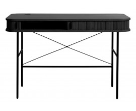Modern&iacute; retro obd&eacute;ln&iacute;kov&yacute; psac&iacute; stůl Bornholm v čern&eacute;m dubov&eacute;m proveden&iacute; s deskou se zaoblen&yacute;mi rohy a &uacute;ložn&yacute;m prostorem s lamelov&yacute;m dekorem a posuvn&yacute;mi dv&iacute;řky s nohama a &uacute;chyty z kovu se &scaron;t&iacute;hl&yacute;m designem