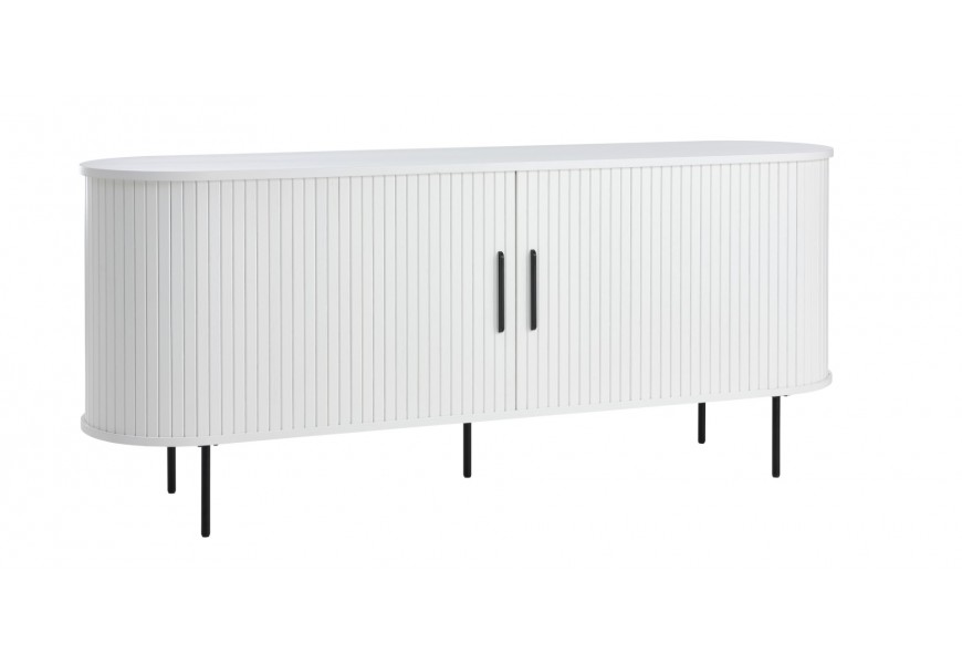 Retro oválný bílý dubový příborník Bornholm s posuvnými dvířky s vertikálním lamelovým dekorem s úchyty a nožičkami z kovu v černé barvě