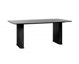 Retro čern&yacute; j&iacute;deln&iacute; stůl Bornholm s hladkou obd&eacute;ln&iacute;kovou deskou se zaoblen&yacute;mi rohy s mohutn&yacute;mi obd&eacute;ln&iacute;kov&yacute;mi nohami s vertik&aacute;ln&iacute;m lamelov&yacute;m zdoben&iacute;m s čern&eacute;m dubov&eacute;m proveden&iacute;